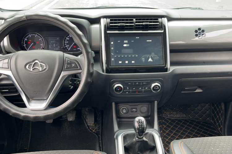 Used CHANGAN OSHAN X70A 2018 1.5L Manual Elite Version Center Console