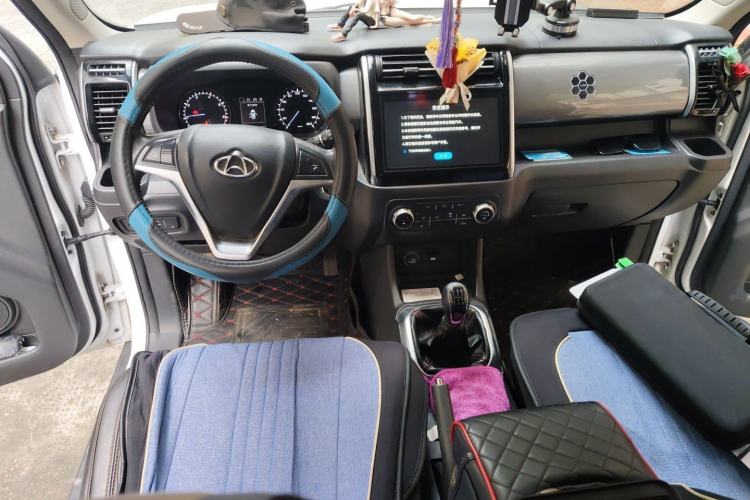 Used CHANGAN OSHAN X70A 2018 1.5L Manual Luxury Model Center Console