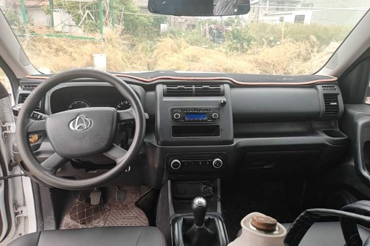 Used CHANGAN OSHAN X70A 2018 1.5L Manual Base Version Center Console