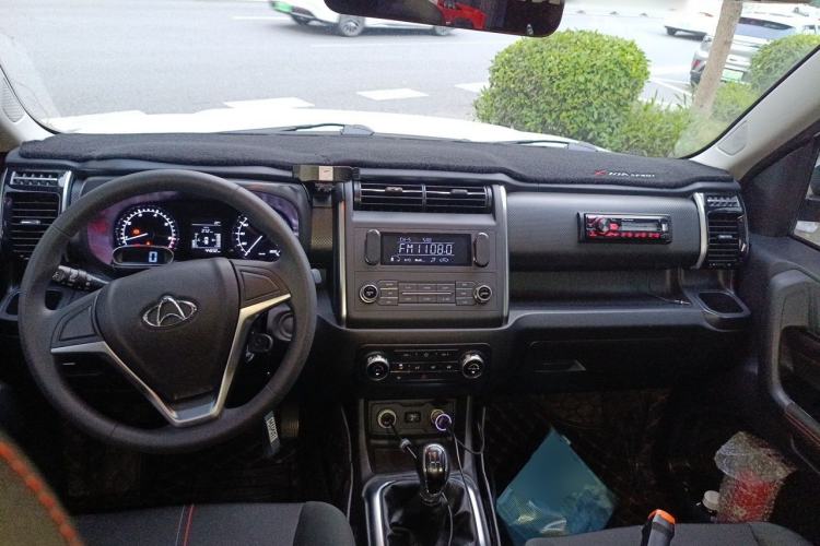 Used CHANGAN OSHAN X70A 2018 1.5L Manual Comfort Model Center Console