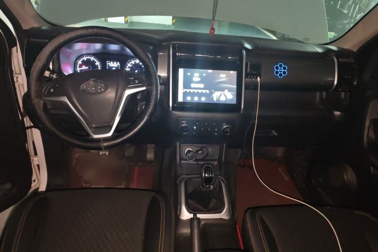 Used CHANGAN OSHAN X70A 2018 1.5L Manual Luxury Model Center Console