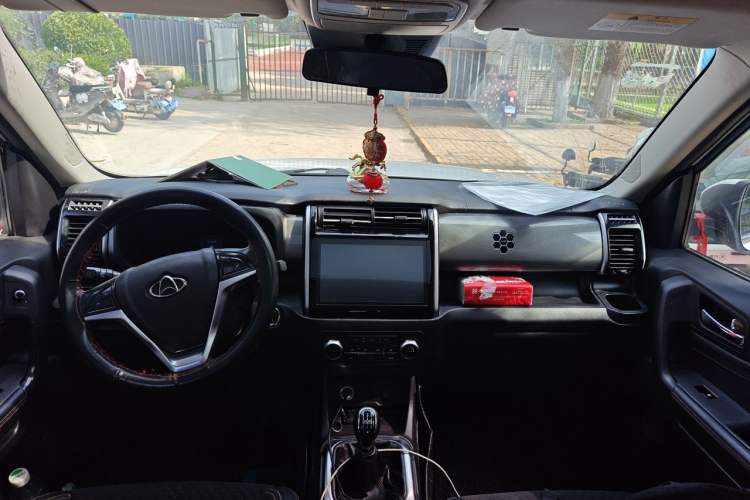Used CHANGAN OSHAN X70A 2018 1.5L Manual Luxury Model Center Console