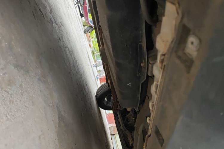 Used CHANGAN OSHAN X70A 2018 1.5L Manual Comfort Model Chassis Rear Right