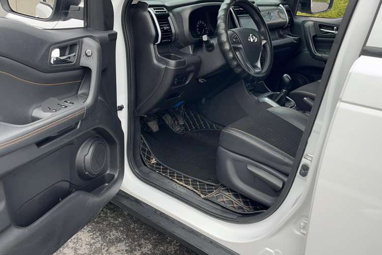 Used CHANGAN OSHAN X70A 2018 1.5L Manual Elite Version Driver Seat