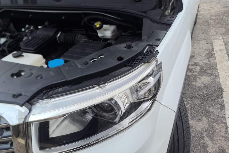 Used CHANGAN OSHAN X70A 2018 1.5L Manual Standard Edition Engine Bay Left