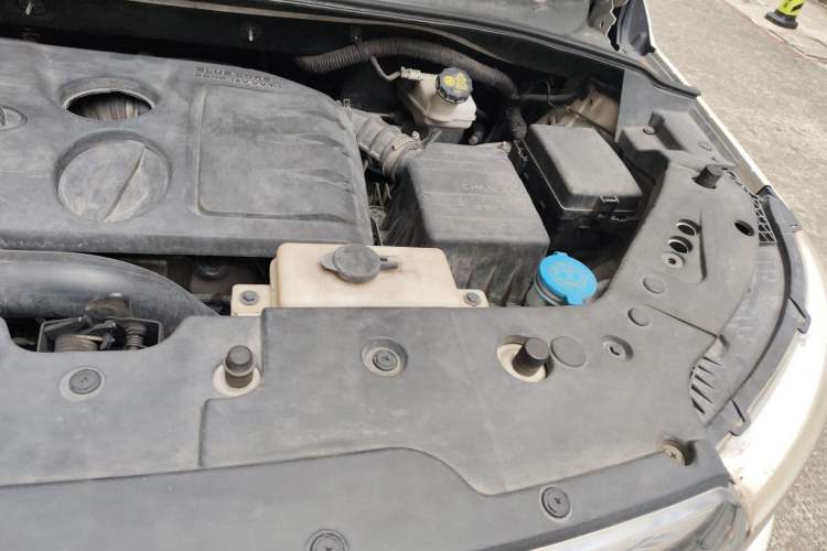 Used CHANGAN OSHAN X70A 2018 1.5L Manual Luxury Model Engine Bay Left