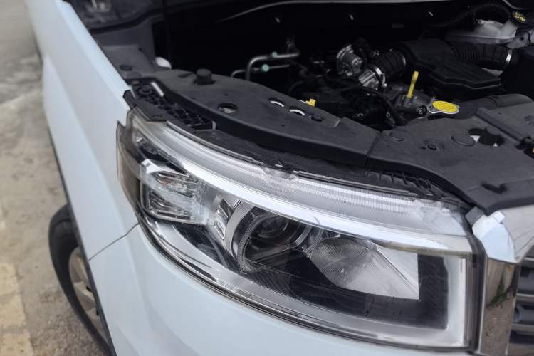 Used CHANGAN OSHAN X70A 2018 1.5L Manual Standard Edition Engine Bay Right
