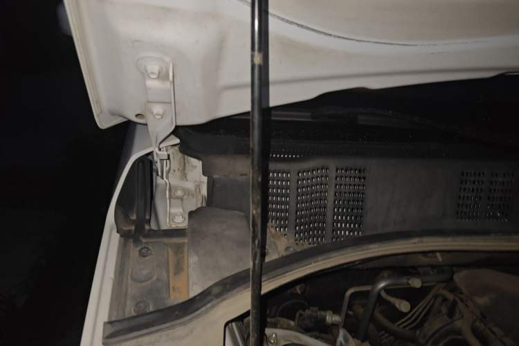 Used CHANGAN OSHAN X70A 2018 1.5L Manual Elite Version Engine Bay Right
