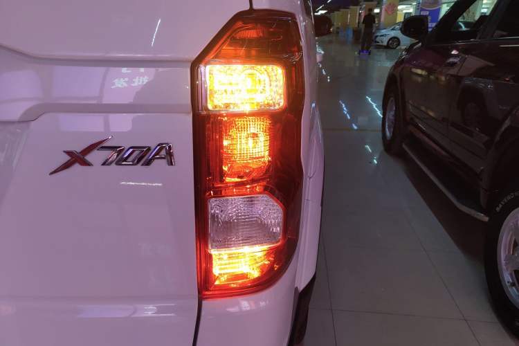 Used CHANGAN OSHAN X70A 2018 1.5L Manual Standard Edition Exterior 3
