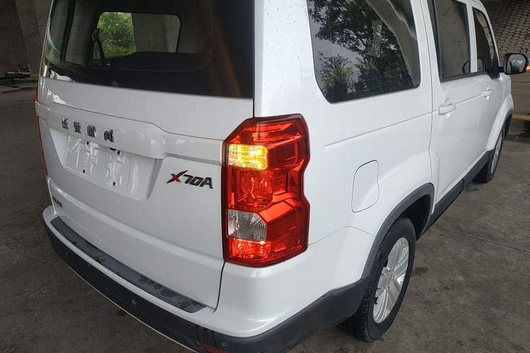Used CHANGAN OSHAN X70A 2018 1.5L Manual Comfort Model Exterior 6