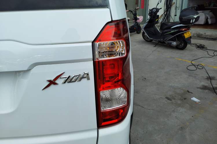 Used CHANGAN OSHAN X70A 2018 1.5L Manual Comfort Model Exterior 6