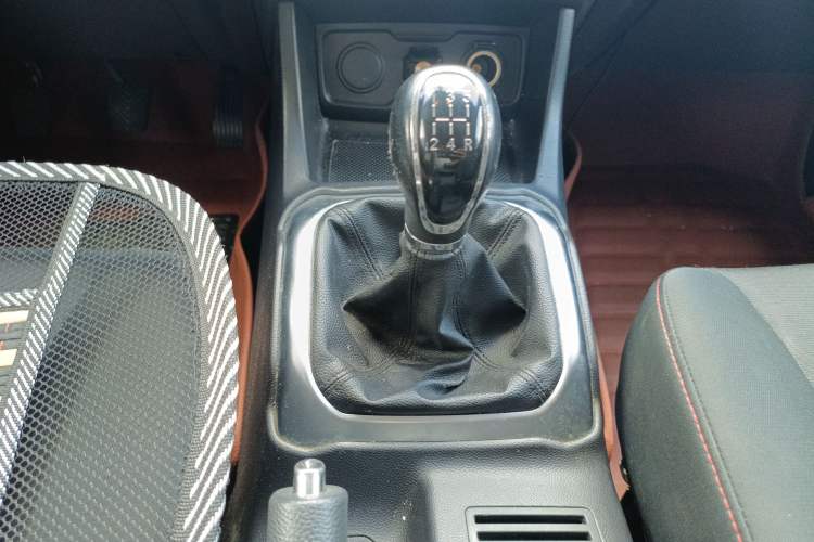 Used CHANGAN OSHAN X70A 2018 1.5L Manual Standard Edition Gear Lever
