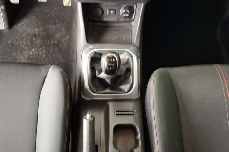 Used CHANGAN OSHAN X70A 2018 1.5L Manual Standard Edition Gear Lever