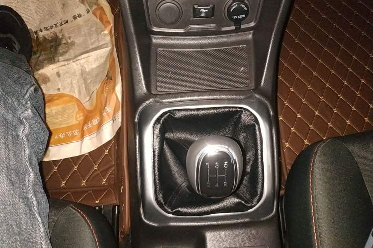 Used CHANGAN OSHAN X70A 2018 1.5L Manual Standard Edition Gear Lever
