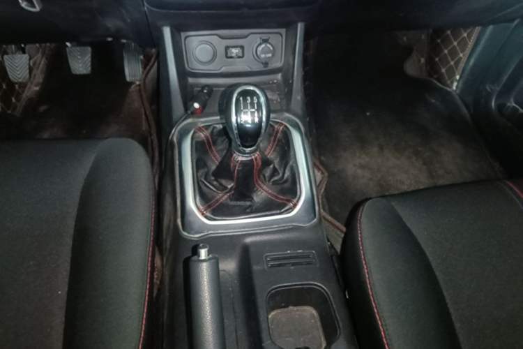 Used CHANGAN OSHAN X70A 2018 1.5L Manual Standard Edition Gear Lever