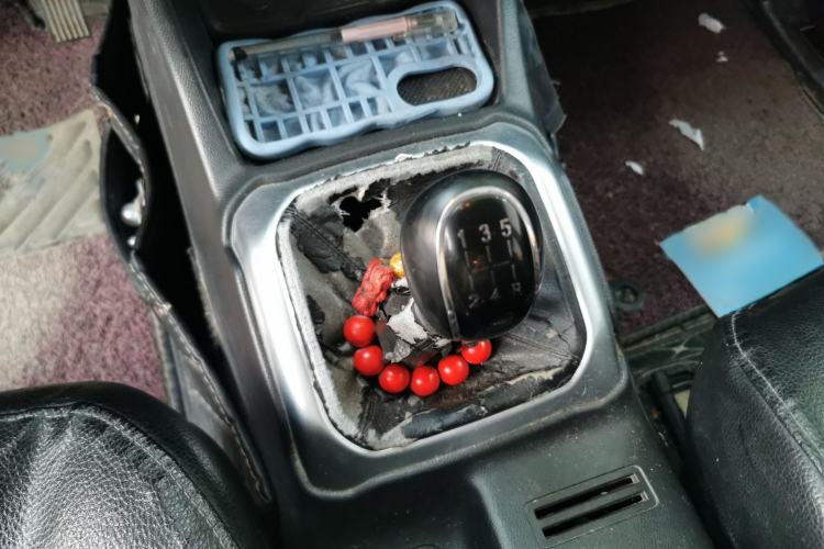 Used CHANGAN OSHAN X70A 2018 1.5L Manual Standard Edition Gear Lever