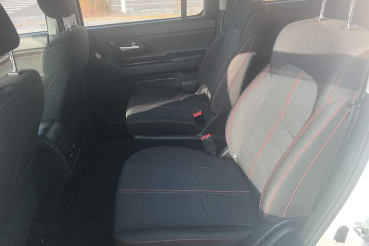 Used CHANGAN OSHAN X70A 2018 1.5L Manual Comfort Model Interior 1