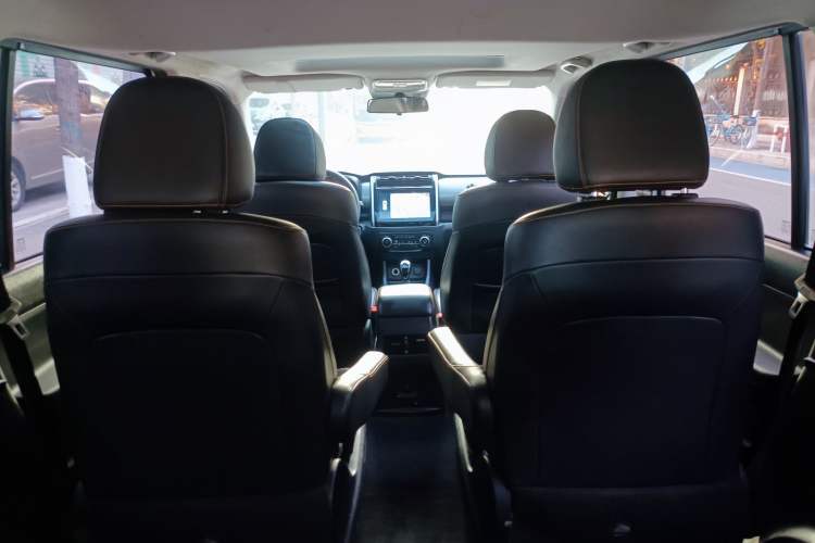 Used CHANGAN OSHAN X70A 2018 1.5L Manual Luxury Model Interior 10