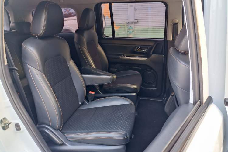 Used CHANGAN OSHAN X70A 2018 1.5L Manual Luxury Model Interior 11