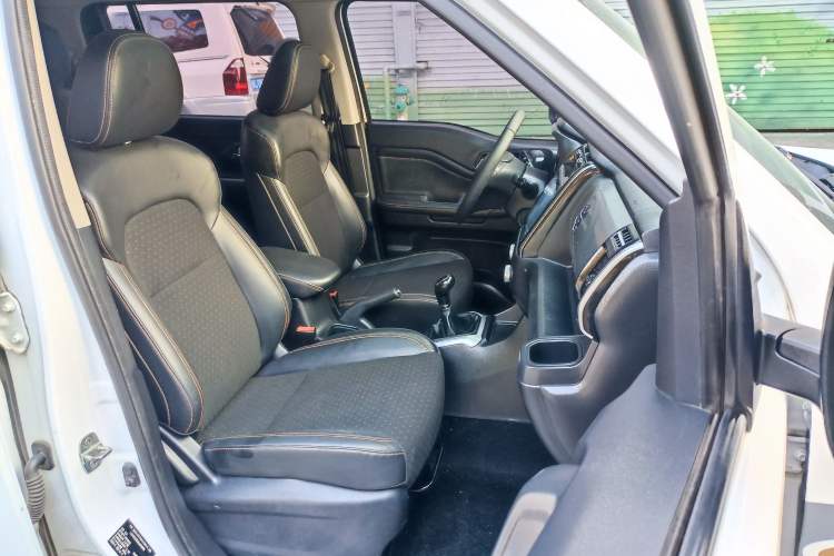 Used CHANGAN OSHAN X70A 2018 1.5L Manual Luxury Model Interior 12