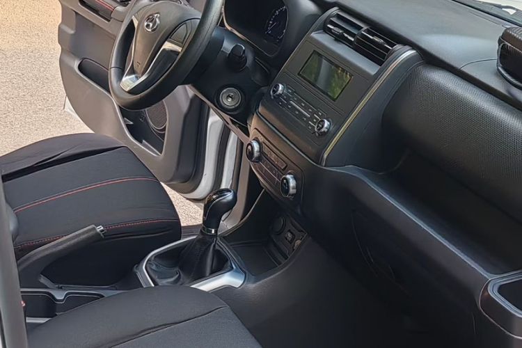 Used CHANGAN OSHAN X70A 2018 1.5L Manual Standard Edition Interior 2