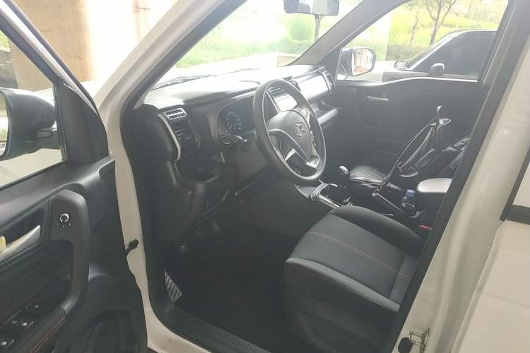 Used CHANGAN OSHAN X70A 2018 1.5L Manual Comfort Model Interior 3
