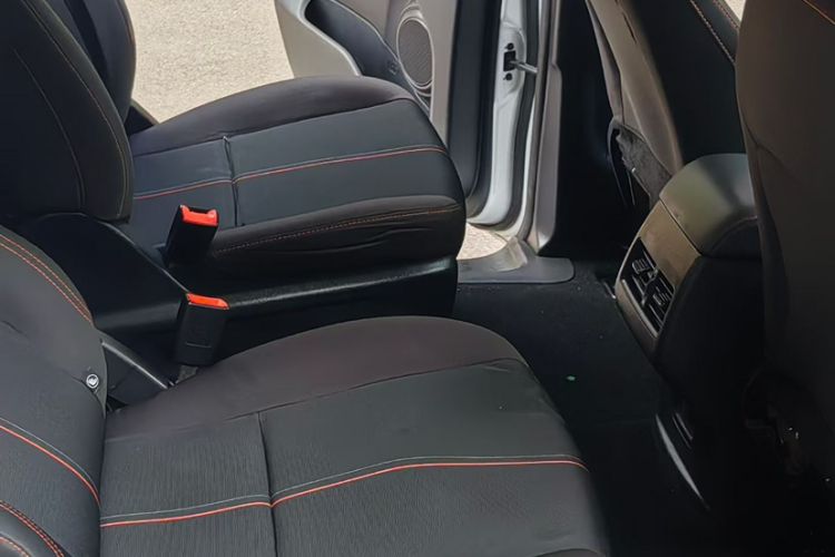 Used CHANGAN OSHAN X70A 2018 1.5L Manual Standard Edition Interior 3