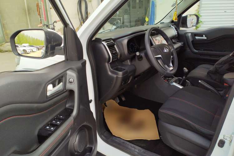Used CHANGAN OSHAN X70A 2018 1.5L Manual Comfort Model Interior 3