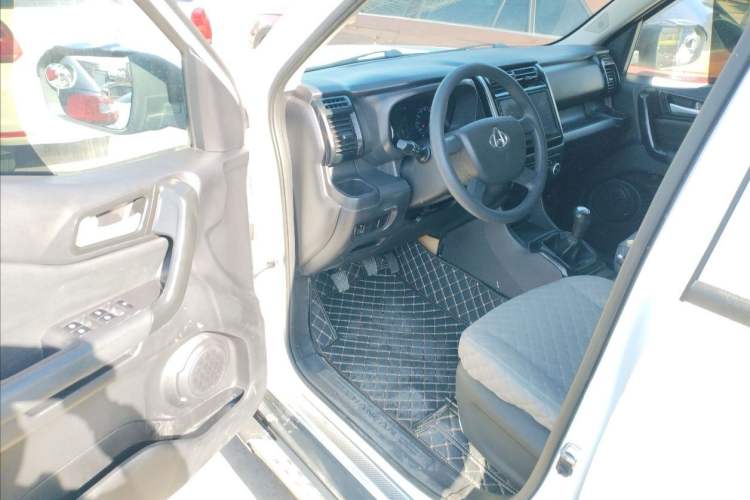 Used CHANGAN OSHAN X70A 2018 1.5L Manual Base Version Interior 3