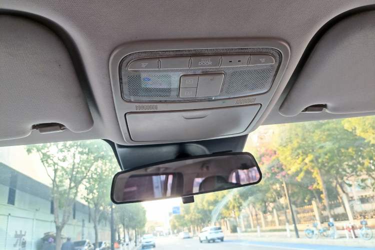 Used CHANGAN OSHAN X70A 2018 1.5L Manual Luxury Model Interior 3