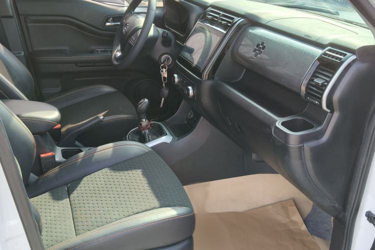 Used CHANGAN OSHAN X70A 2018 1.5L Manual Elite Version Interior 3