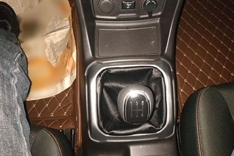 Used CHANGAN OSHAN X70A 2018 1.5L Manual Standard Edition Interior 3