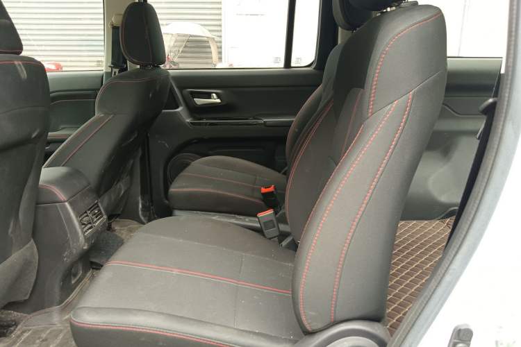 Used CHANGAN OSHAN X70A 2018 1.5L Manual Standard Edition Interior 4