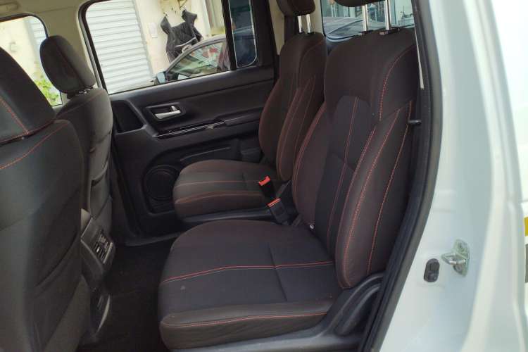 Used CHANGAN OSHAN X70A 2018 1.5L Manual Comfort Model Interior 4