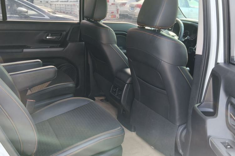 Used CHANGAN OSHAN X70A 2018 1.5L Manual Elite Version Interior 4