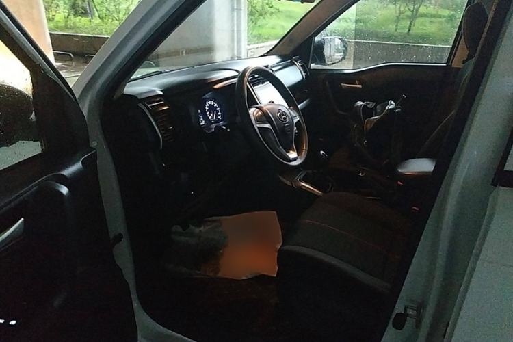 Used CHANGAN OSHAN X70A 2018 1.5L Manual Standard Edition Interior 4
