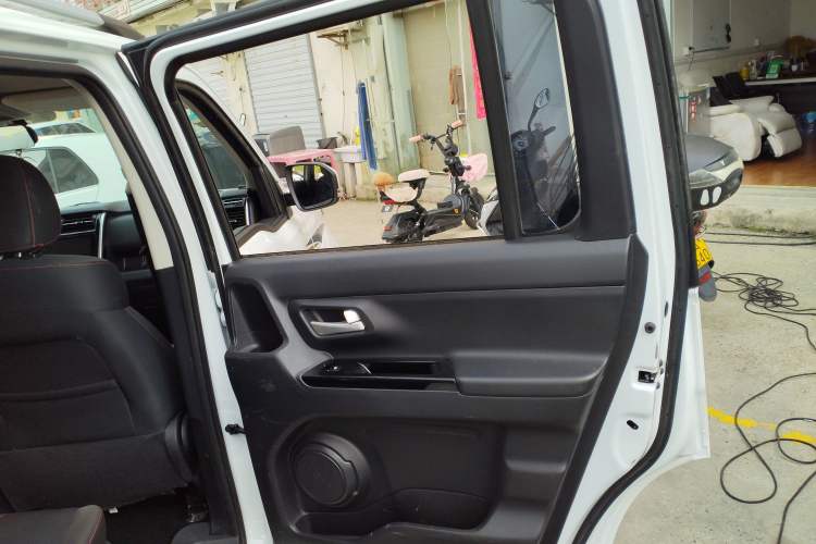 Used CHANGAN OSHAN X70A 2018 1.5L Manual Comfort Model Interior 6
