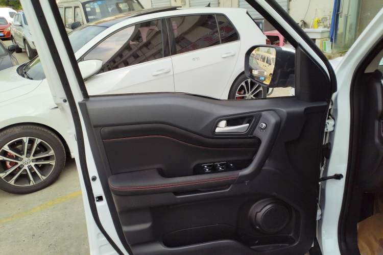 Used CHANGAN OSHAN X70A 2018 1.5L Manual Comfort Model Interior 7