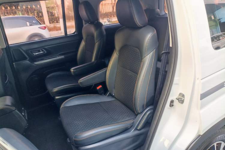 Used CHANGAN OSHAN X70A 2018 1.5L Manual Luxury Model Interior 7
