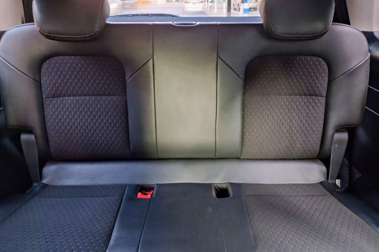Used CHANGAN OSHAN X70A 2018 1.5L Manual Luxury Model Interior 8