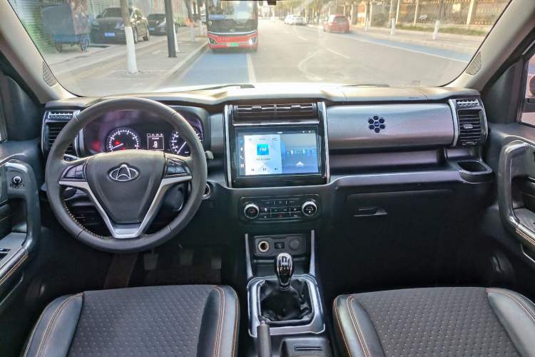 Used CHANGAN OSHAN X70A 2018 1.5L Manual Luxury Model Interior 9