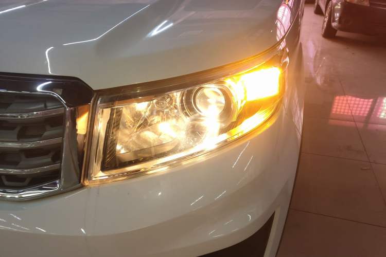 Used CHANGAN OSHAN X70A 2018 1.5L Manual Standard Edition Left Front Headlight