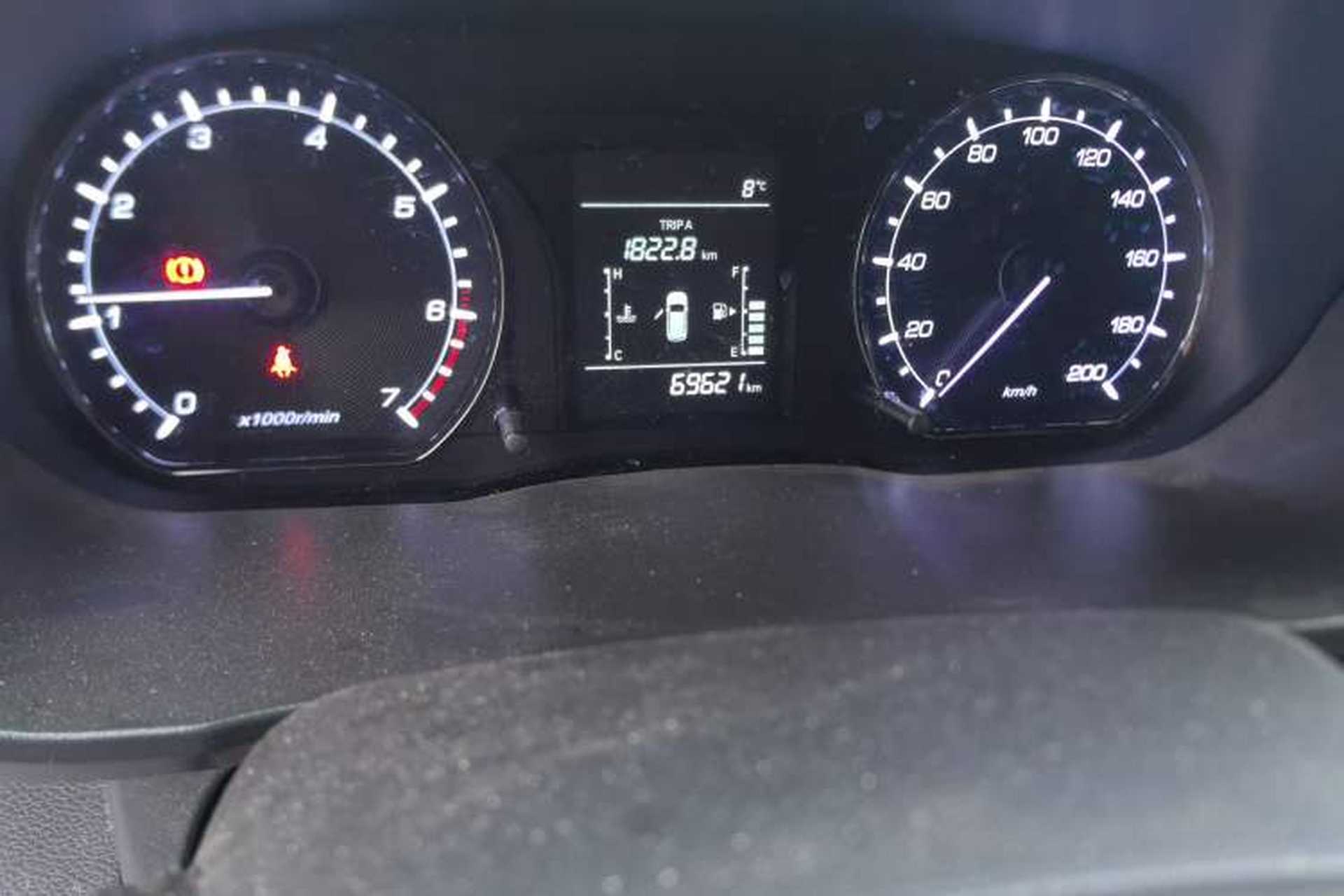 Used CHANGAN OSHAN X70A 2018 1.5L Manual Standard Edition Odometer Close Up