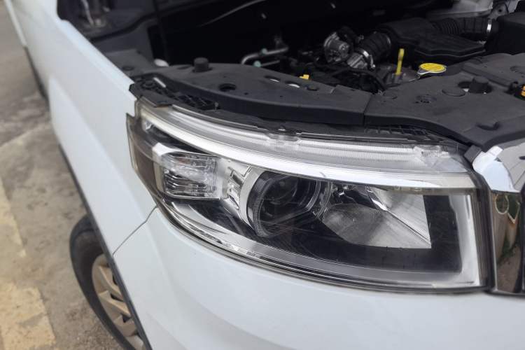 Used CHANGAN OSHAN X70A 2018 1.5L Manual Standard Edition Right Front Headlight