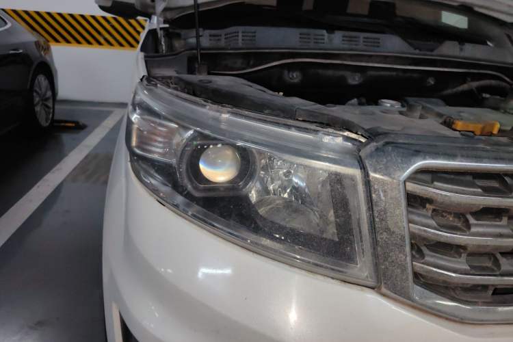 Used CHANGAN OSHAN X70A 2018 1.5L Manual Comfort Model Right Front Headlight
