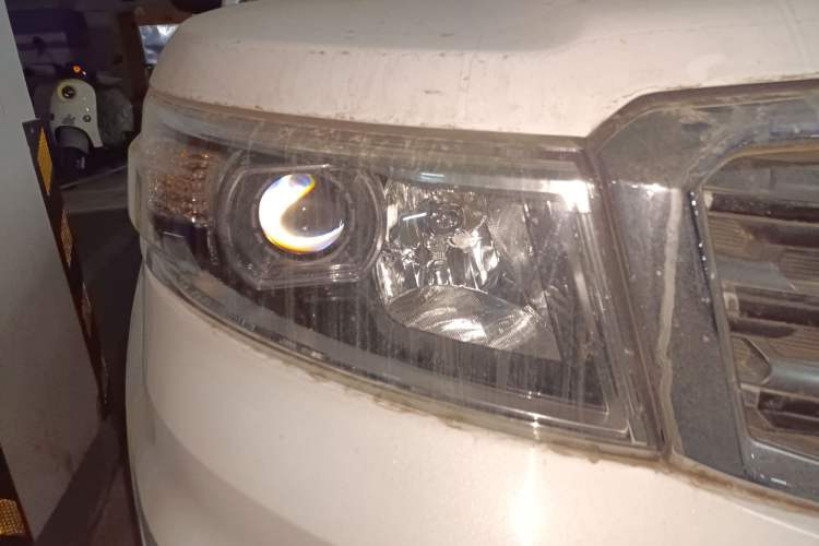 Used CHANGAN OSHAN X70A 2018 1.5L Manual Standard Edition Right Front Headlight