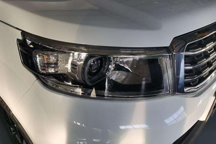 Used CHANGAN OSHAN X70A 2018 1.5L Manual Elite Version Right Front Headlight