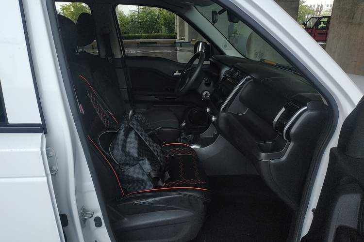 Used CHANGAN OSHAN X70A 2018 1.5L Manual Comfort Model Right Front Seat