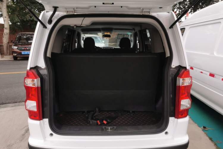 Used CHANGAN OSHAN X70A 2018 1.5L Manual Base Version Trunk