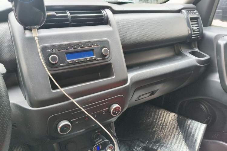 Used CHANGAN OSHAN X70A 2019 1.5L Manual Basic Version China VI Standard Audio And AC Panel